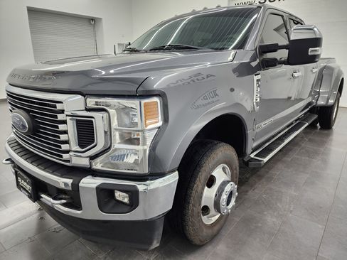Used 2022 Ford F350 XLT w/ XLT Premium Package image 7