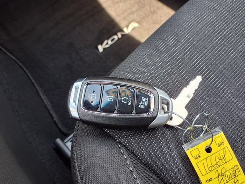 Used 2022 Hyundai Kona SEL AWD/4WD image 16