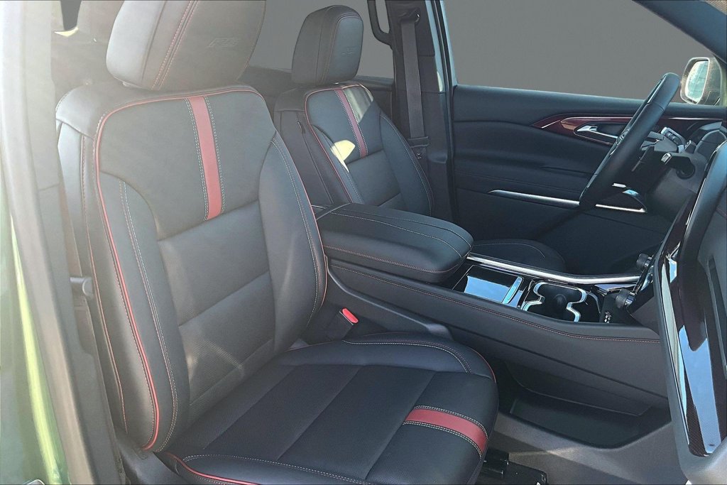 New 2027 Chevrolet Traverse RS w/ LPO, Floor Liner Package FWD image 11