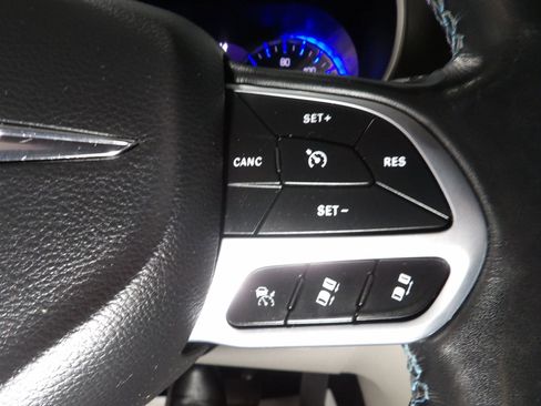 Used 2021 Chrysler Pacifica Touring-L image 26