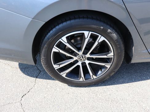 Used 2025 Volkswagen Jetta Sport FWD image 38
