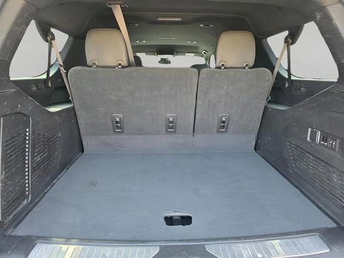 Used 2023 Chevrolet Suburban Premier image 7