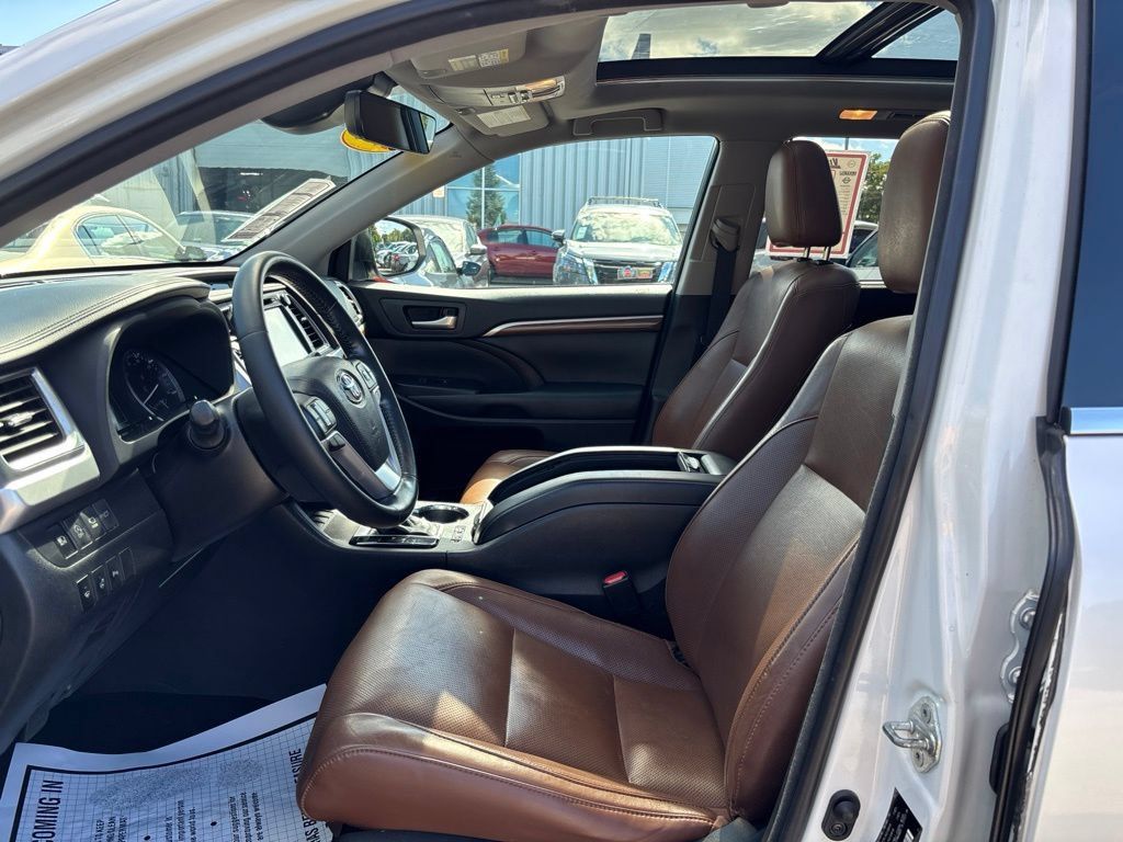 Used 2018 Toyota Highlander Limited Platinum AWD/4WD image 23