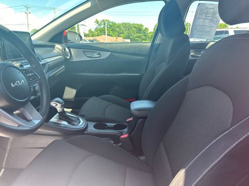 Used 2022 Kia Forte LXS w/ LXS Technology Package FWD image 2