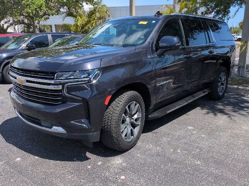 Used 2023 Chevrolet Suburban LT w/ Luxury Package AWD/4WD image 5