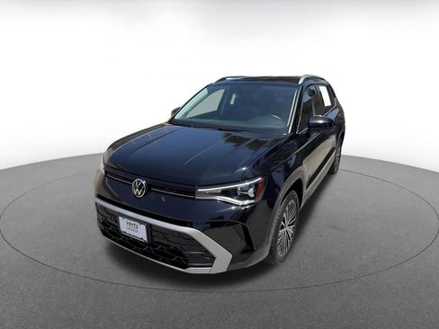 Used 2025 Volkswagen Taos SE FWD image 7