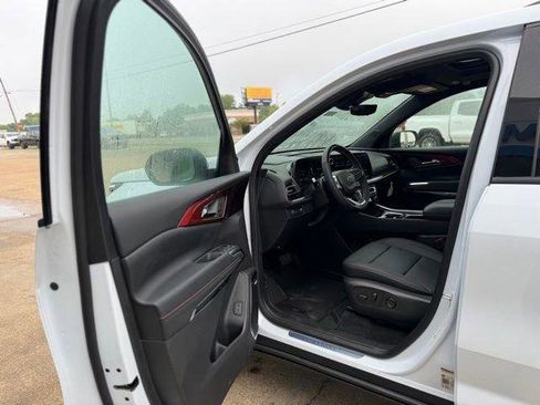 New 2026 Chevrolet Traverse Z71 w/ Enhanced Driving Package AWD/4WD image 6
