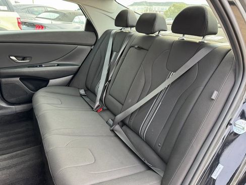 Used 2025 Hyundai Elantra SEL image 15