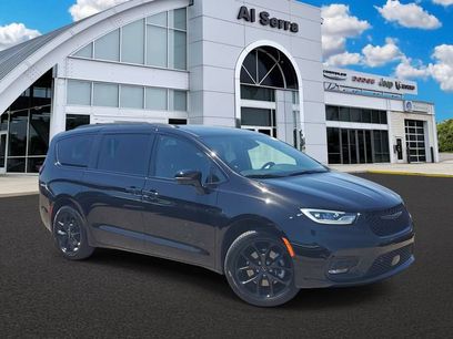New 2026 Chrysler Pacifica Limited w/ S Appearance Package