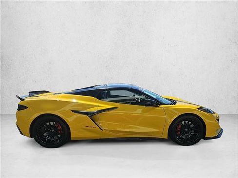 Used 2025 Chevrolet Corvette Z06 RWD image 4