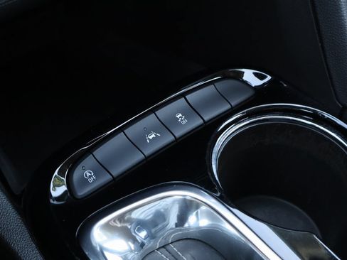 Certified 2023 Buick Encore GX Preferred FWD image 19