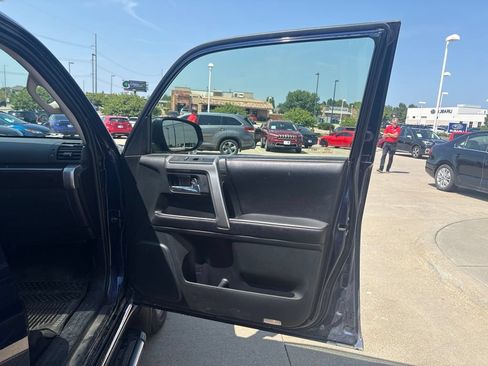 Used 2016 Toyota 4Runner Limited AWD/4WD image 25