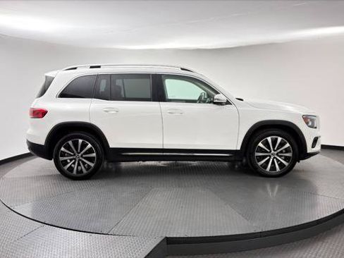 Used 2023 Mercedes-Benz GLB 250 w/ Premium Package image 9