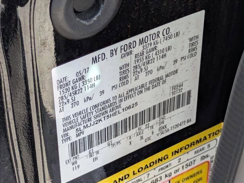 Used 2017 Lincoln Navigator Reserve image 19