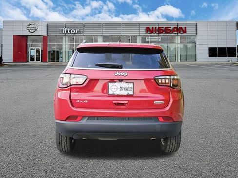 Used 2025 Jeep Compass Latitude AWD/4WD image 5