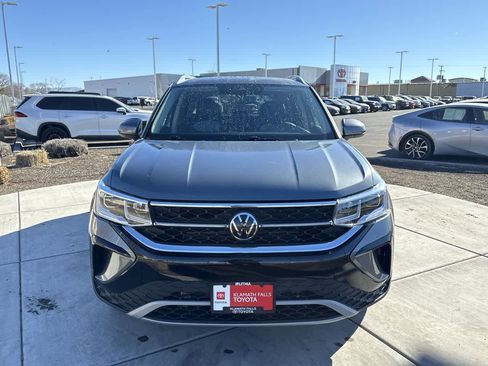 Used 2022 Volkswagen Taos SEL image 3