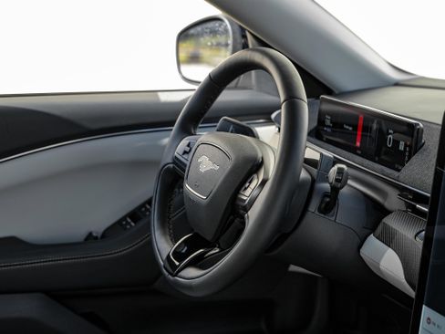 Used 2022 Ford Mustang Mach-E Premium image 13