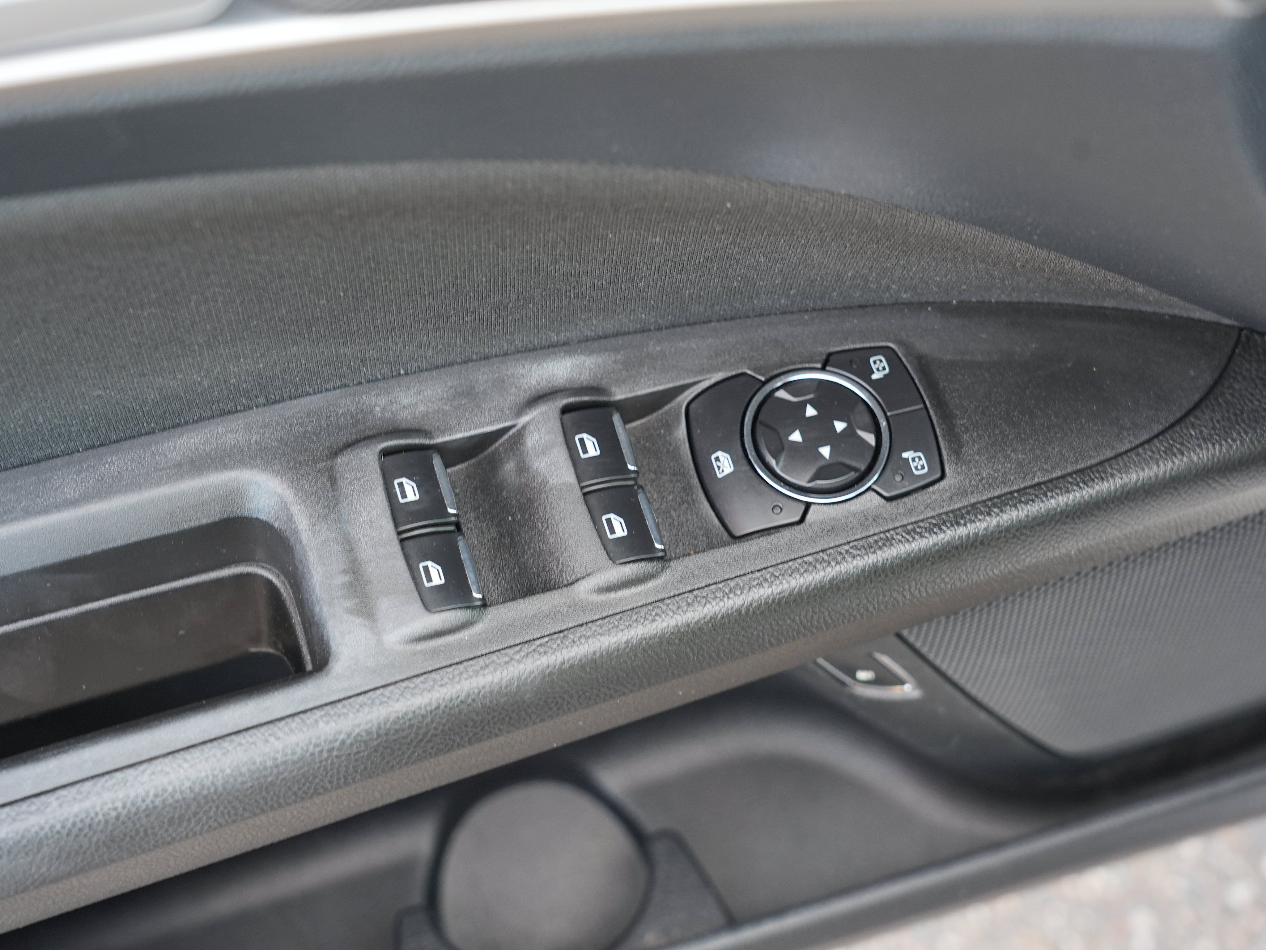 Used 2020 Ford Fusion SE FWD image 16