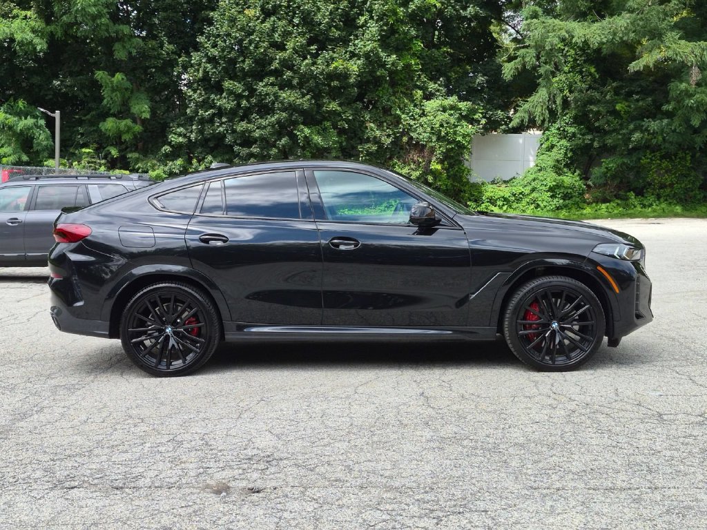 Used 2024 BMW X6 M60i w/ Dynamic Handling Package AWD/4WD image 2