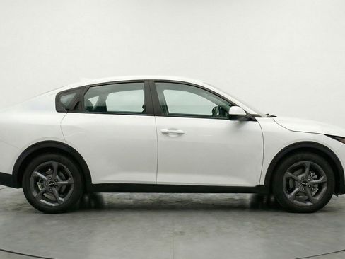 Used 2025 Kia K4 LXS FWD image 11