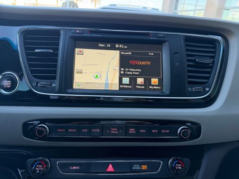 Used 2016 Kia Sedona SX Limited image 28