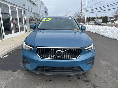 Used 2025 Volvo XC40 B5 Plus AWD/4WD image 7