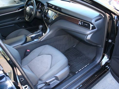 Used 2020 Toyota Camry LE w/ Convenience Package FWD image 14