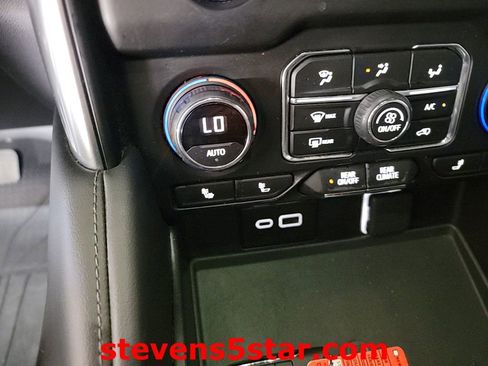 Used 2021 Chevrolet Tahoe Z71 w/ Luxury Package image 17