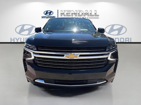 Used 2023 Chevrolet Suburban LT image 2