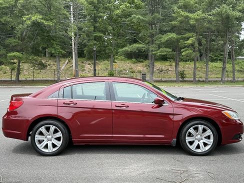 Used 2011 Chrysler 200 Touring FWD image 4