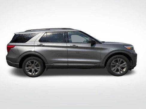 Used 2021 Ford Explorer XLT w/ Equipment Group 202A AWD/4WD image 4