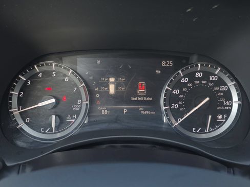 Used 2021 Toyota Highlander XLE AWD/4WD image 20