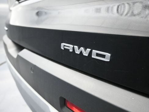 Certified 2023 GMC Acadia SLE image 32