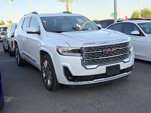 Used 2023 GMC Acadia Denali w/ Denali Ultimate Package AWD/4WD image 3