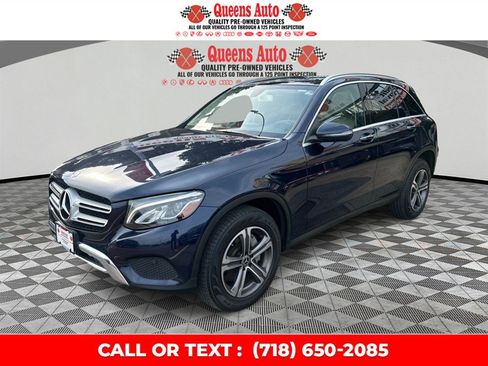 Used 2019 Mercedes-Benz GLC 300 4MATIC w/ Premium Package image 2