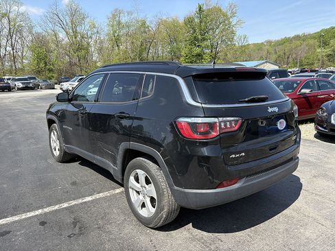 Used 2018 Jeep Compass Latitude w/ Popular Equipment Group AWD/4WD image 2