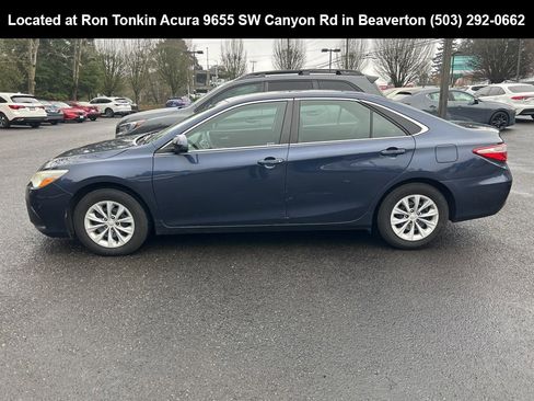 Used 2016 Toyota Camry LE image 6