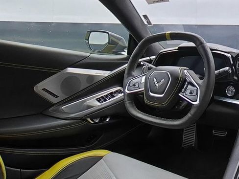 Used 2022 Chevrolet Corvette Stingray Premium Conv w/ Z51 Performance Package RWD image 16