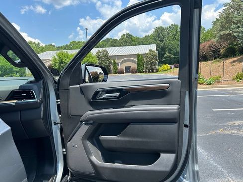 Used 2025 Chevrolet Tahoe High Country AWD/4WD image 65