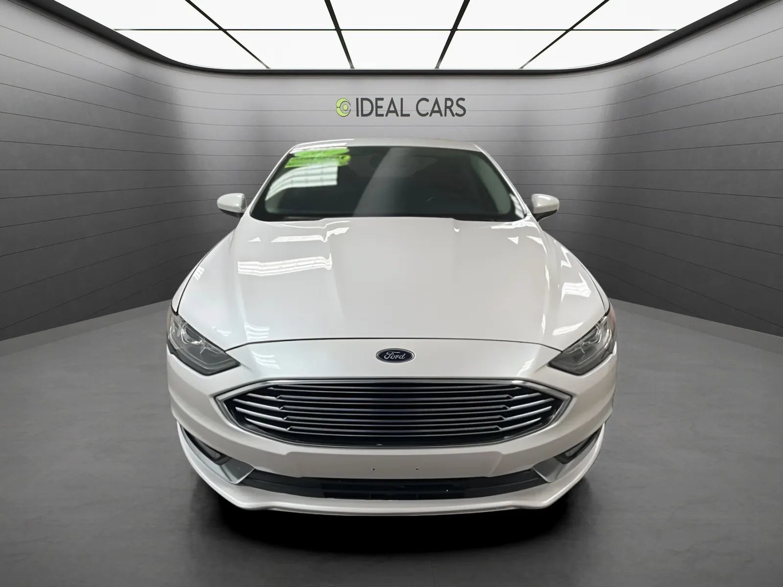 Used 2017 Ford Fusion SE w/ Equipment Group 201A FWD image 2