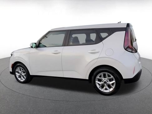 Used 2025 Kia Soul LX w/ LX Technology Package image 9