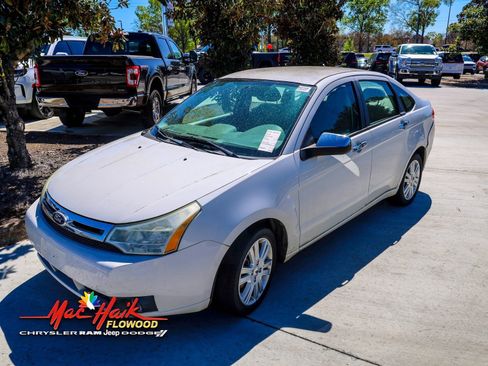 Used 2011 Ford Focus SEL image 2