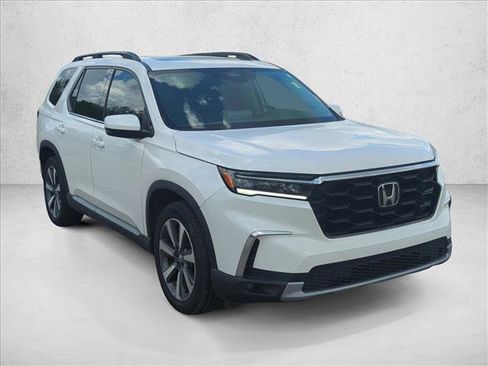 Used 2023 Honda Pilot Touring image 3