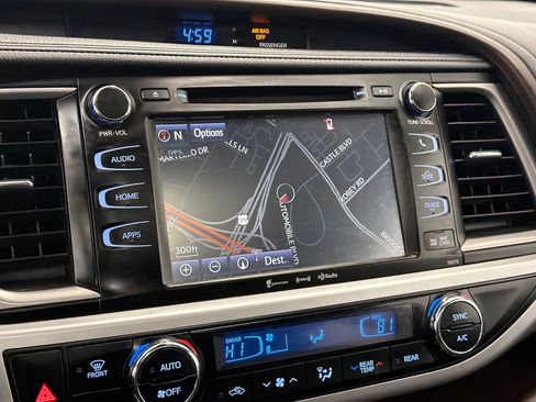 Used 2018 Toyota Highlander XLE image 26