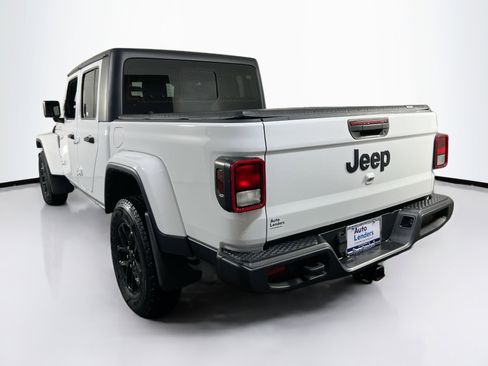 Used 2022 Jeep Gladiator Sport image 7