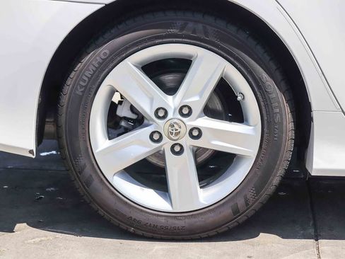 Used 2012 Toyota Camry SE FWD image 8