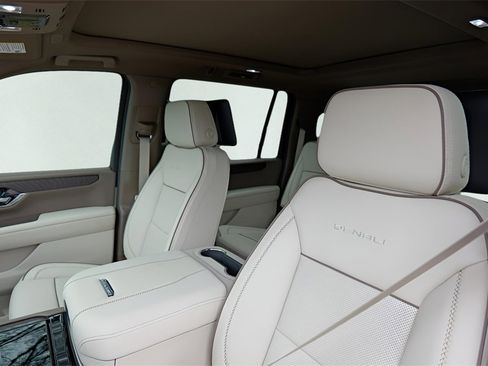 New 2026 GMC Yukon XL Denali w/ Denali Reserve Package image 10