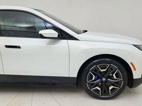 Used 2024 BMW iX xDrive50 w/ Premium Package AWD/4WD image 7