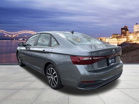 Certified 2025 Volkswagen Jetta SE w/ Sunroof Package image 3