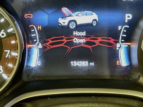 Used 2018 Jeep Compass Limited w/ Navigation Group AWD/4WD image 19